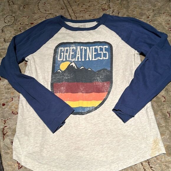Gymboree long sleeve graphic tee with blue sleeves. - Picture 1 of 3